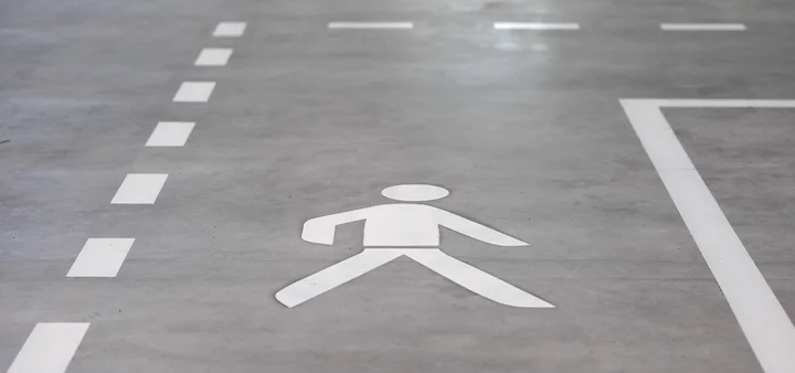 Fußgänger Piktogramm als Symbol für die abwechslungsreichen Einstiegsmöglichkeiten bei AVENTUS